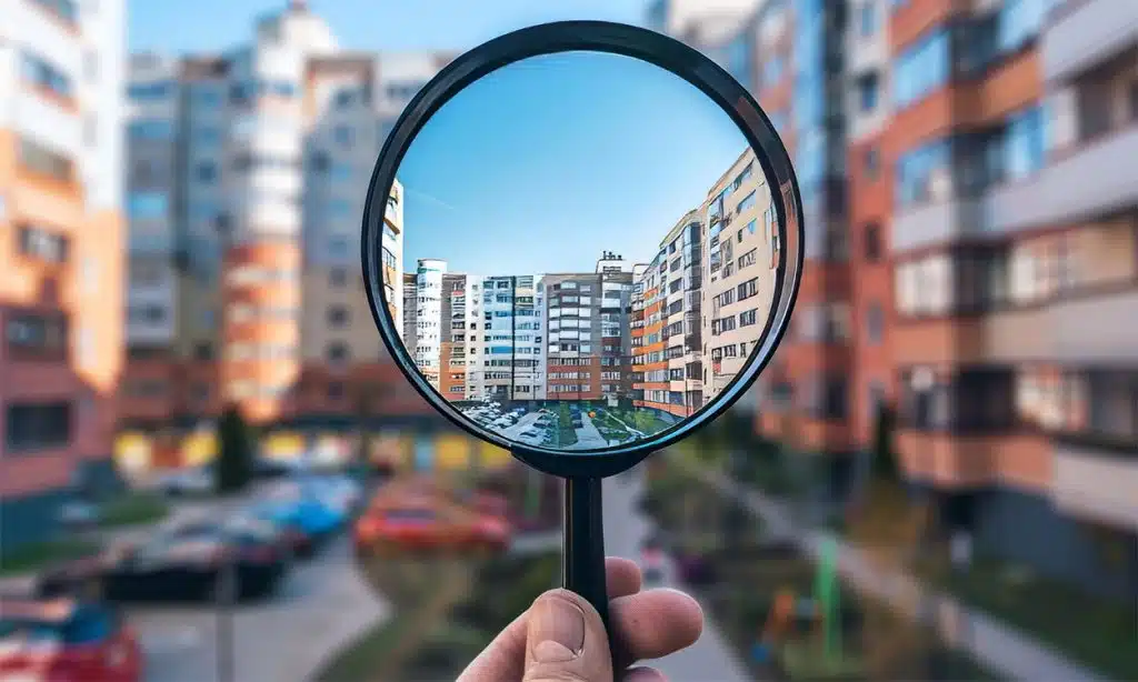 Une barre d'immeuble à la loupe