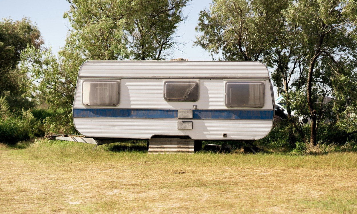 Location Airbnb : Installer une caravane sur un terrain agricole, ce que dit la loi