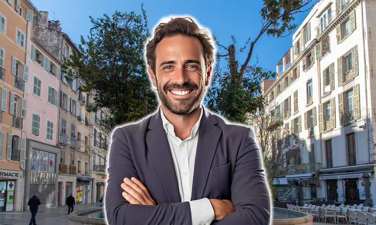 Un agent immobilier sur la place Puget à Toulon