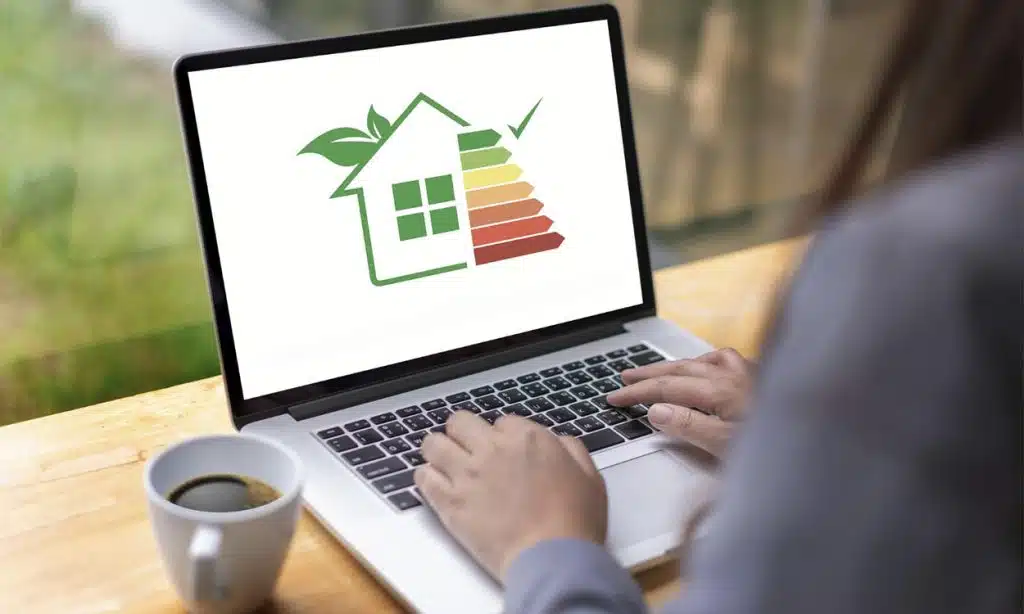 Recherche internet pour réaliser des travaux de rénovation énergétique