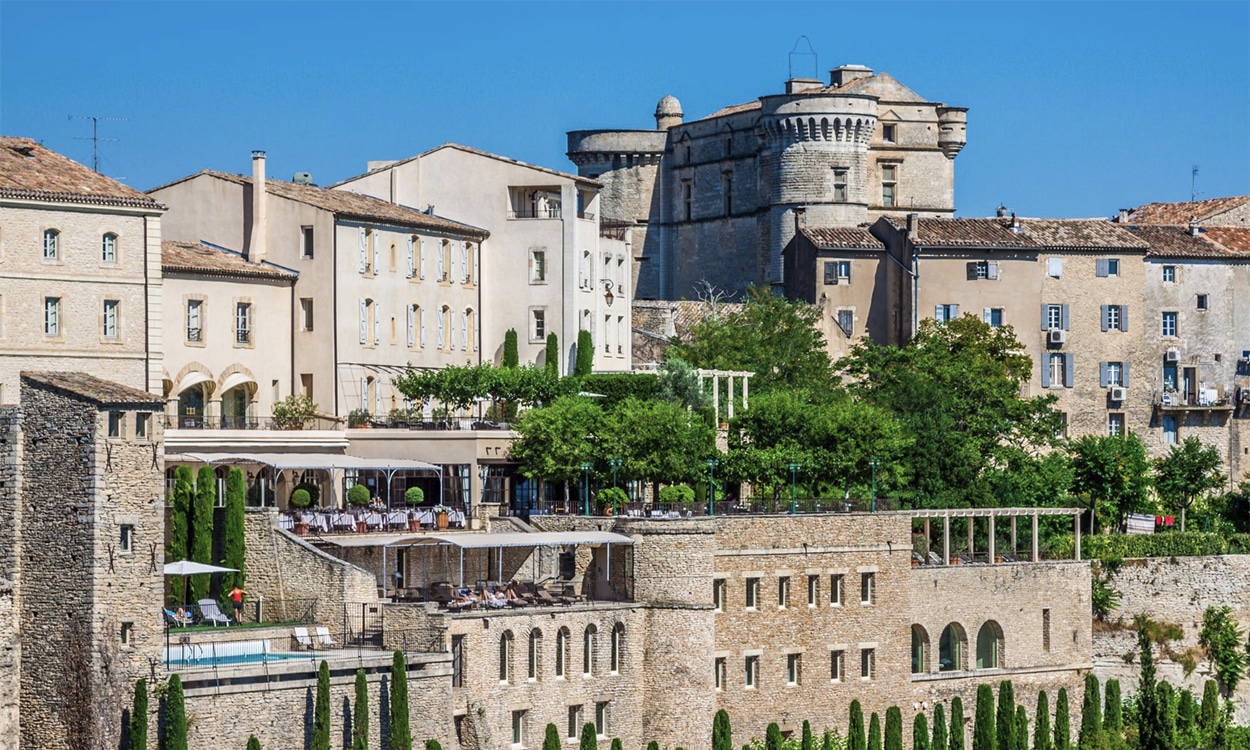 La loi anti-Airbnb frappe le Vaucluse : comment éviter les sanctions et préserver vos revenus !