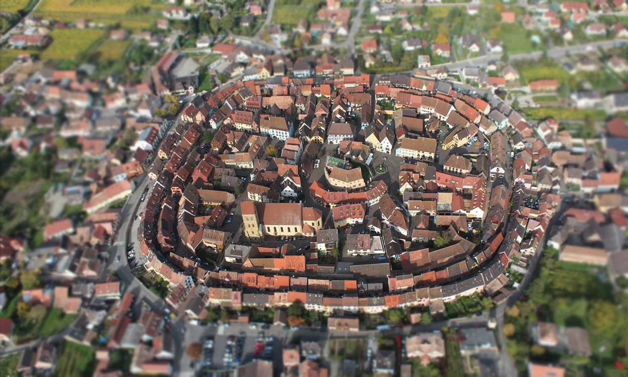 Investissement immobilier : Eguisheim, le seul village en cercles parfaits où l’immobilier prend de la valeur année après année