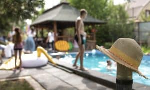 « Je gagne jusqu&rsquo;à 500 € par jour » : Ce propriétaire varois a transformé son jardin en machine à cash