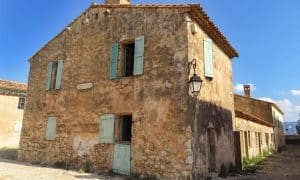 « J’ai profité de l’été pour visiter des ruines », comment transformer une bâtisse abandonnée en un investissement locatif rentable