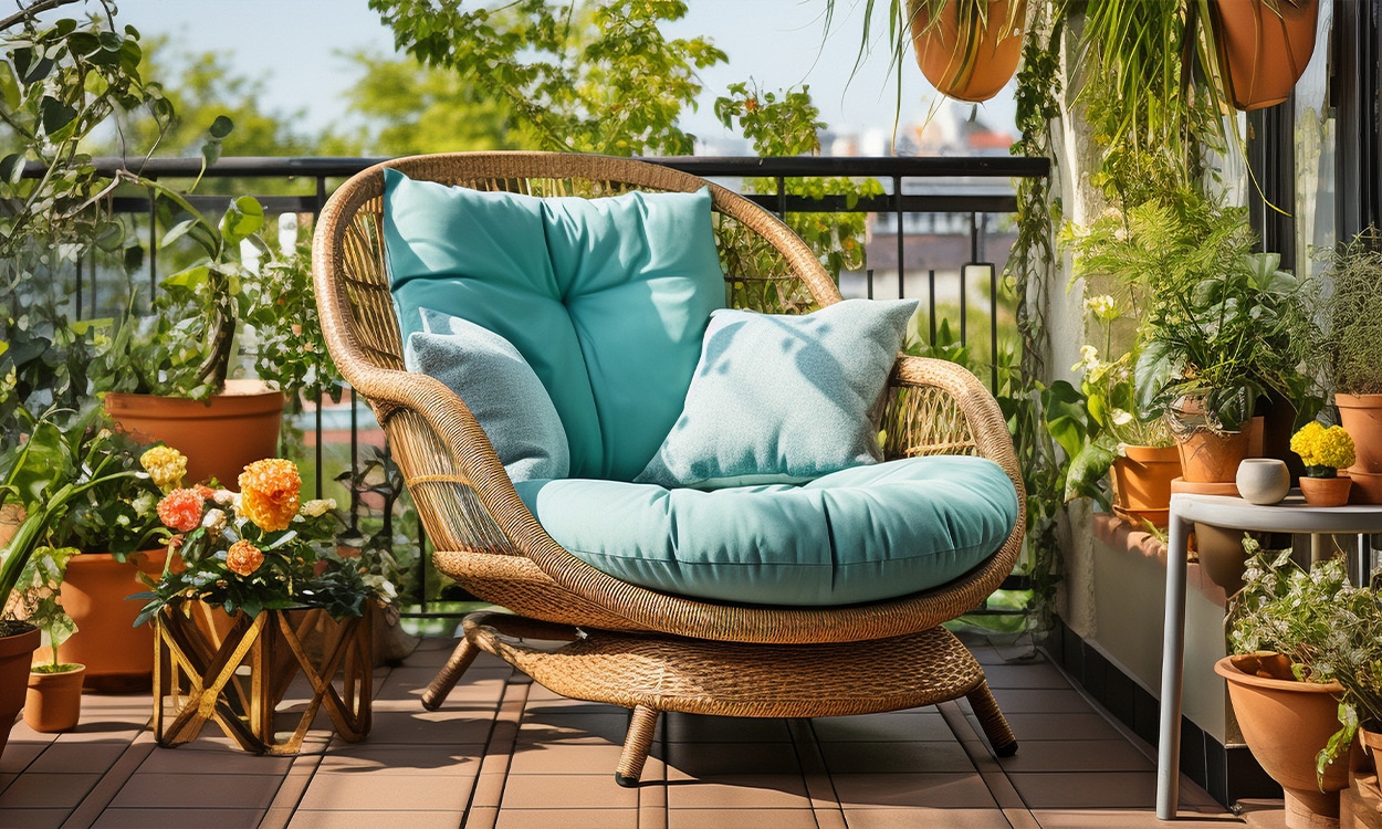 Balcon de rêve à petit budget : nos idées pour un coin détente estival express