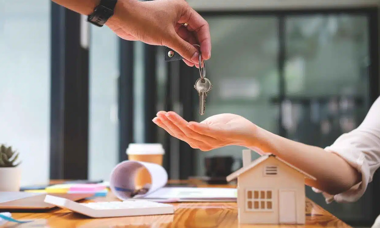 Transmission des clés d'un bien suite à un achat immobilier
