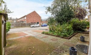 Achat d&rsquo;un rez-de-chaussée : Ceux qui ont choisi ce type de bien pour avoir un jardin ont dû investir une fortune pour sécuriser leur logement