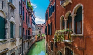 Investir à l’étranger : Ils ont dit non à la maison à 1 € en Italie… et fait la meilleure affaire de leur vie