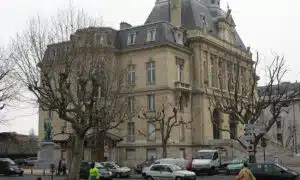 Squat à Asnières : «Pour envoyer les factures, c&rsquo;est réactif», la mairie demande 18 000 € au propriétaire