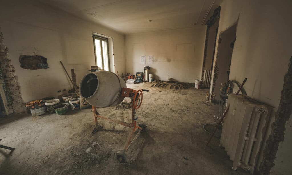 Chantier de travaux de rénovation dans un appartement