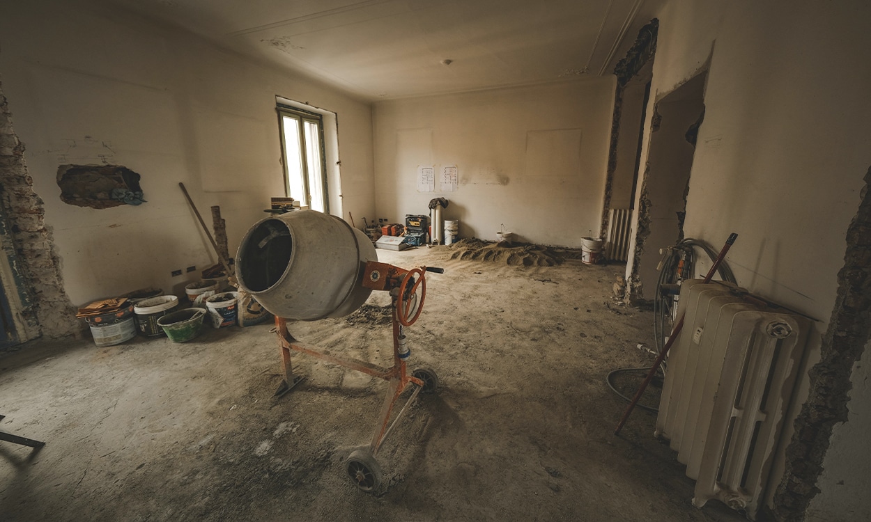 Chantier de travaux de rénovation dans un appartement