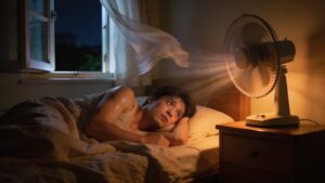 Nuit de canicule : les gestes qui font vraiment baisser la température de votre chambre