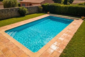 Piscine non déclarée : le fisc la repère et l&rsquo;amende peut piquer