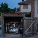 Local technique d'une piscine de voisinage, source de bruit la nuit