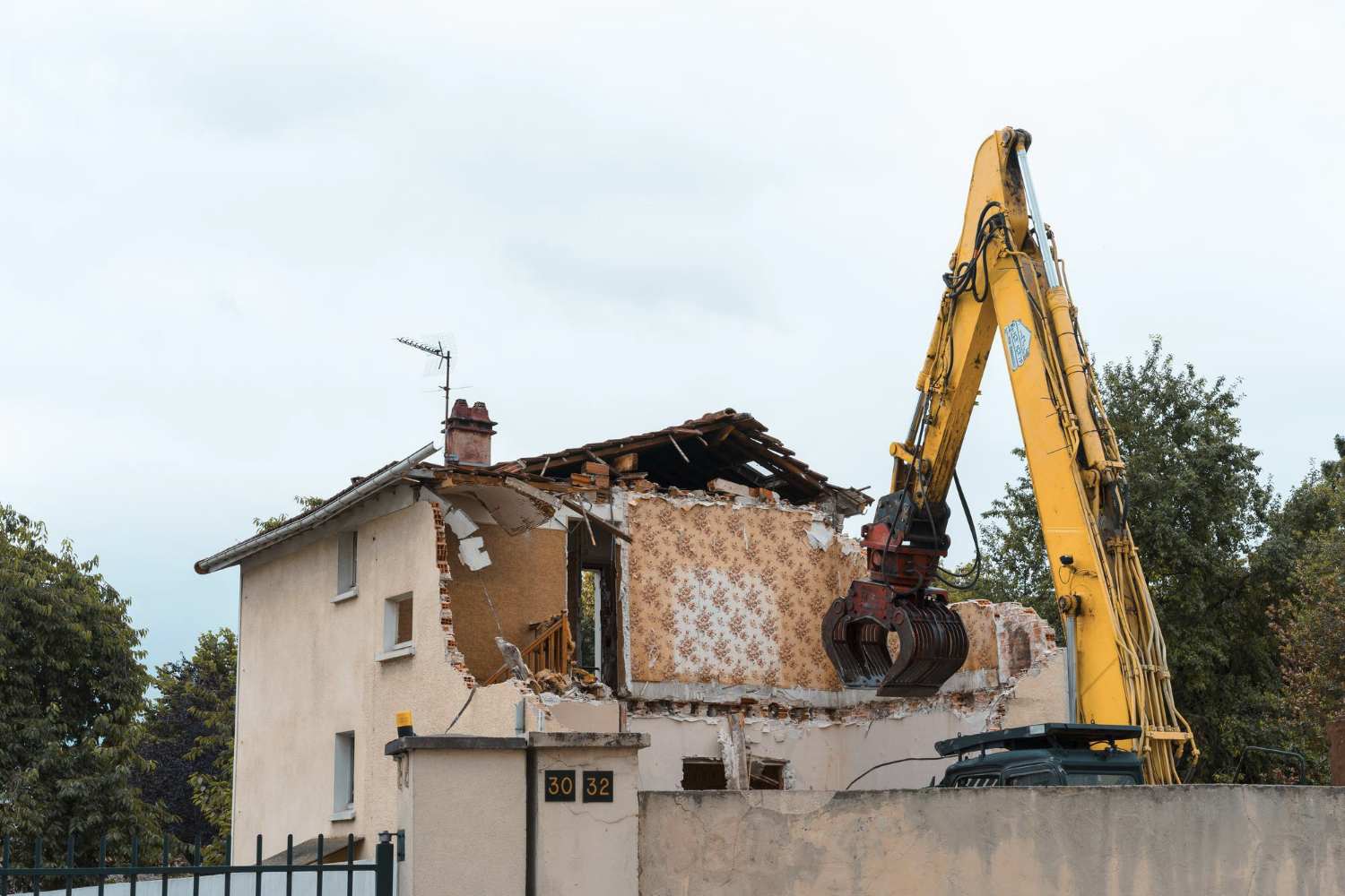 Privés de soleil dès 16 h : ils obtiennent la démolition de l&rsquo;extension du voisin, pourtant légale