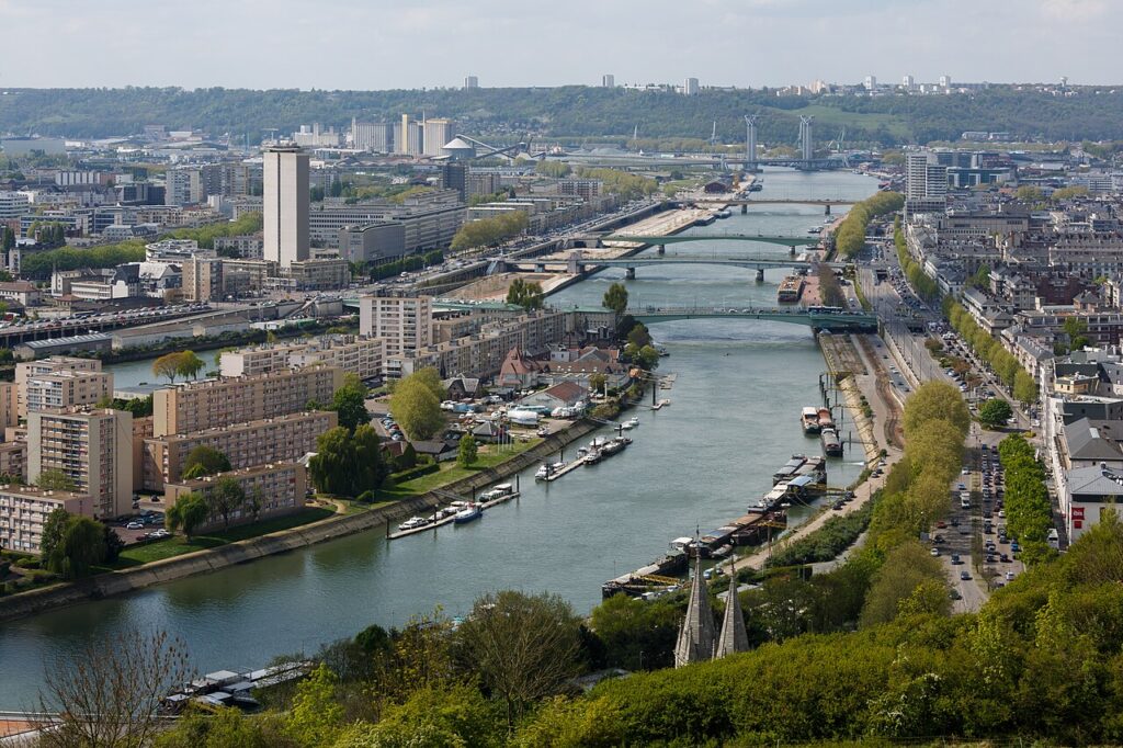 Une vue aérienne de la ville de Rouen